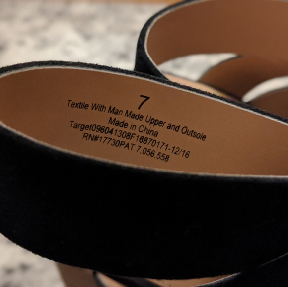 Black strap heels - Picture 3 of 3